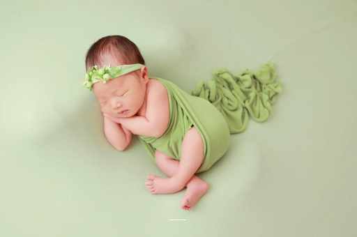 吐鲁番宝宝拍嗝吐奶 吐鲁番宝宝拍嗝吐奶